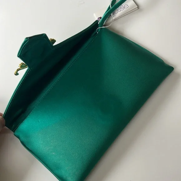 Clutch • Wilbur & Gussie from London • Green Satin w/ beautiful brooch • - Picture 5 of 9